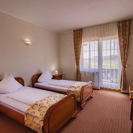 Hotel Europa Kokeltal Albeşti المظهر الخارجي الصورة