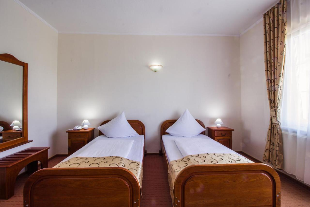 Hotel Europa Kokeltal Albeşti المظهر الخارجي الصورة