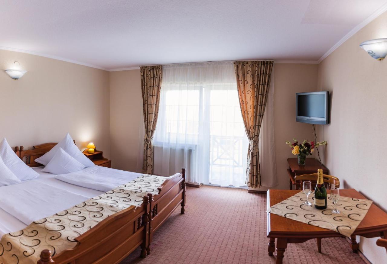Hotel Europa Kokeltal Albeşti المظهر الخارجي الصورة