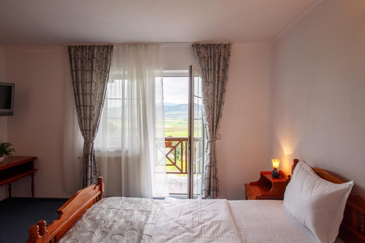 Hotel Europa Kokeltal Albeşti المظهر الخارجي الصورة