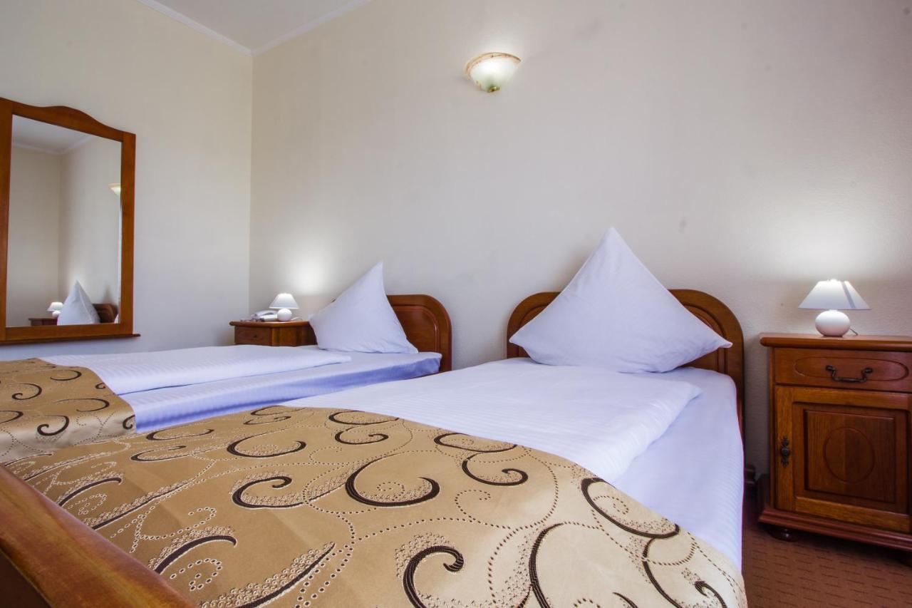Hotel Europa Kokeltal Albeşti المظهر الخارجي الصورة