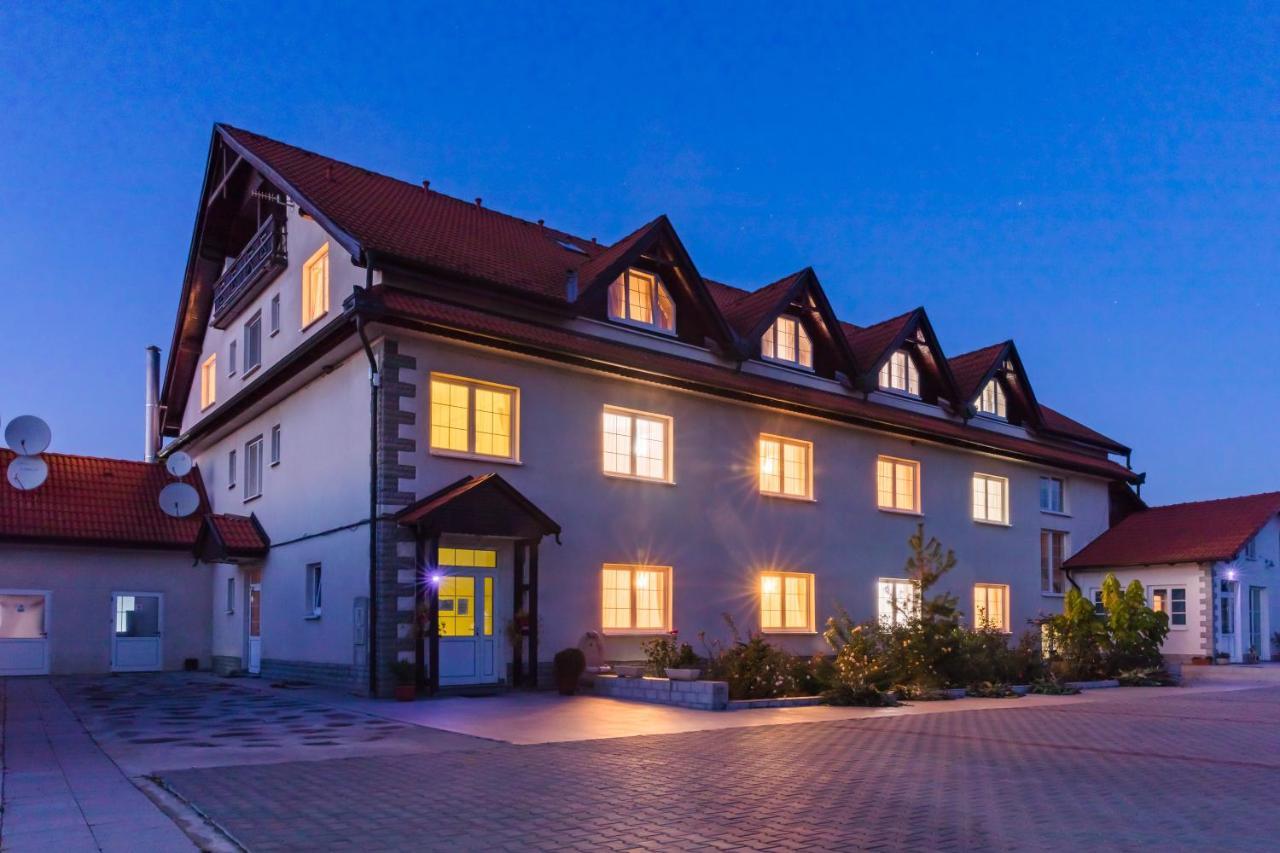 Hotel Europa Kokeltal Albeşti المظهر الخارجي الصورة